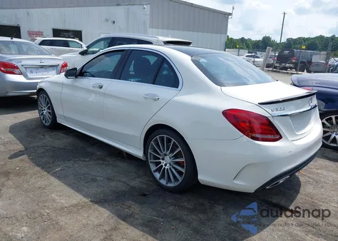 2016 Mercedes-Benz C 300 Luxury/Sport z USA, uszkodzony, nr VIN 55SWF4JB1GU096988